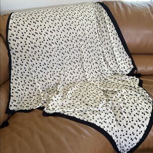 Black and White Palm Tree Patterned Oversized Shawl Wrap Scarf with Tassels